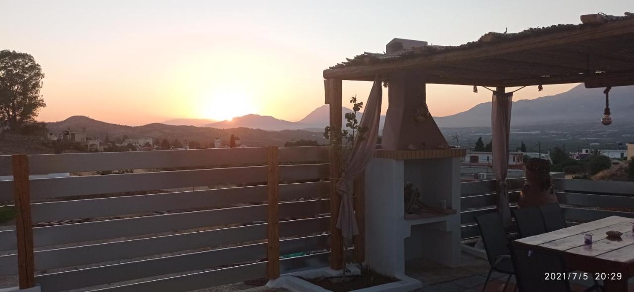 Haritos Holidays Home Pombia Ngoại thất bức ảnh